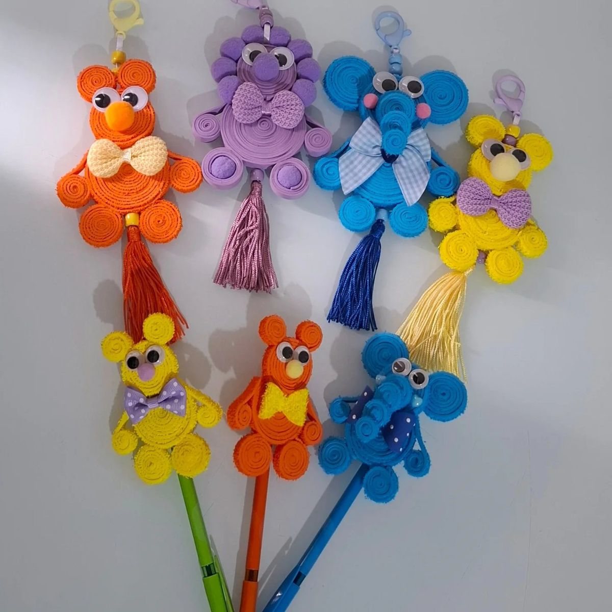 Bichinhos em espiral com pompom, foto 1