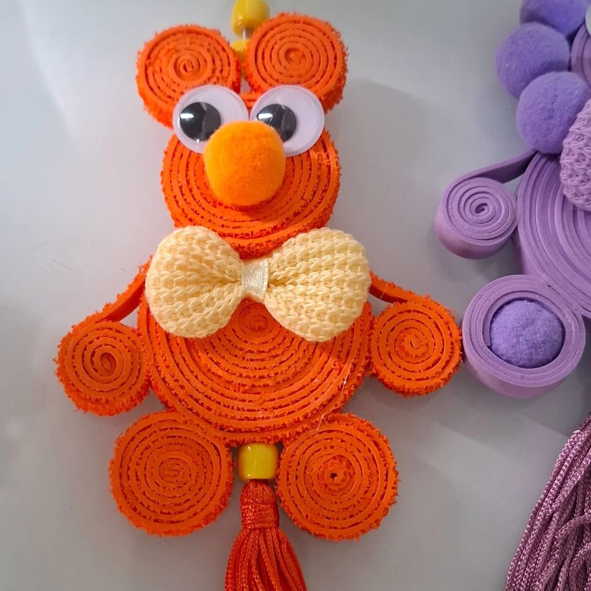 Bichinhos em espiral com pompom, foto 5